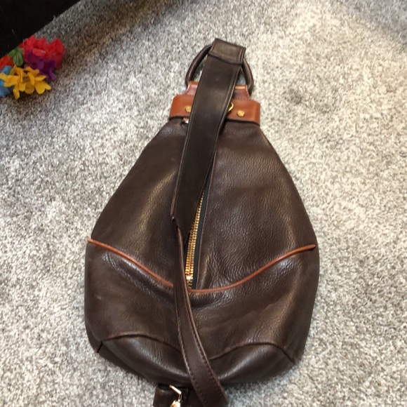 Beautiful leather backpack - Picture 2 of 2